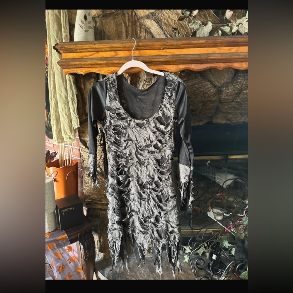 Distressed dress Costume
